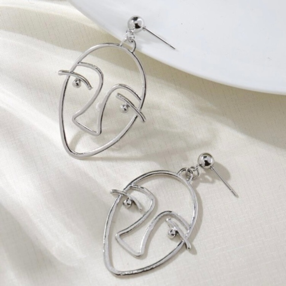 3/$30 🤍 Abstract Face Earrings